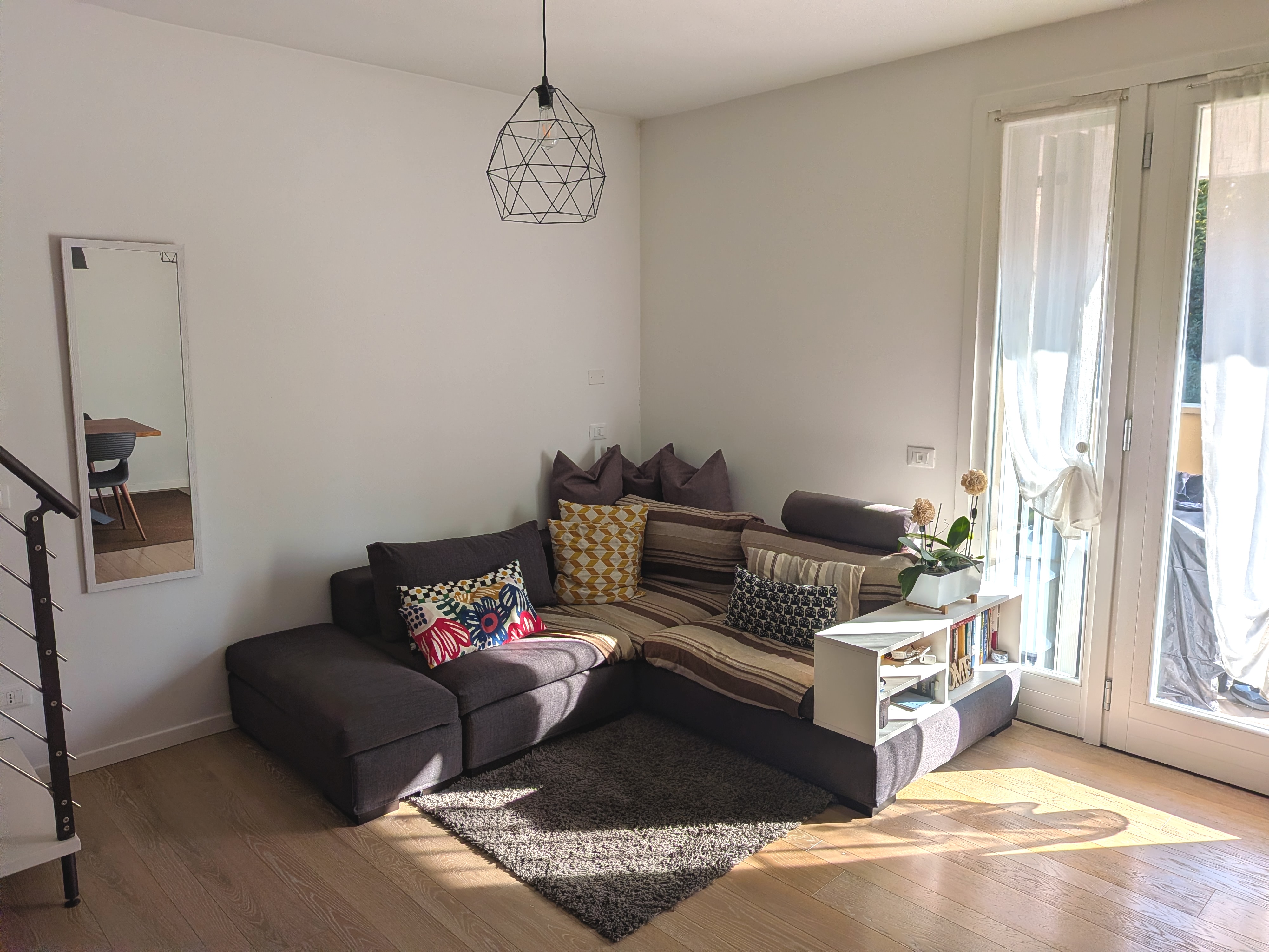 Zona living con affaccio sul terrazzo